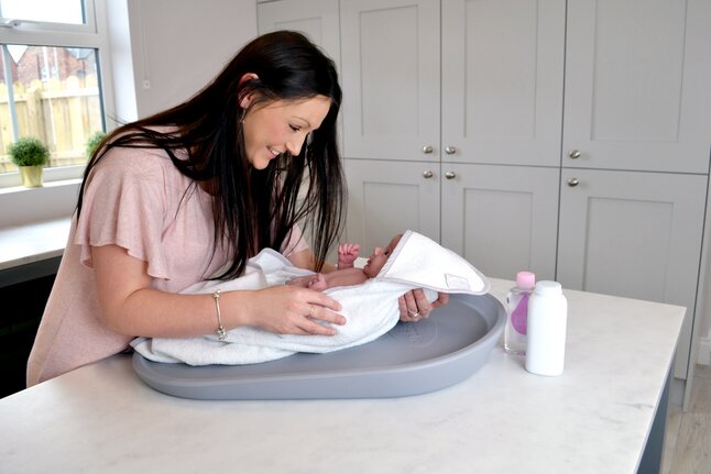 Shnuggle Matelas à langer Squishy gris