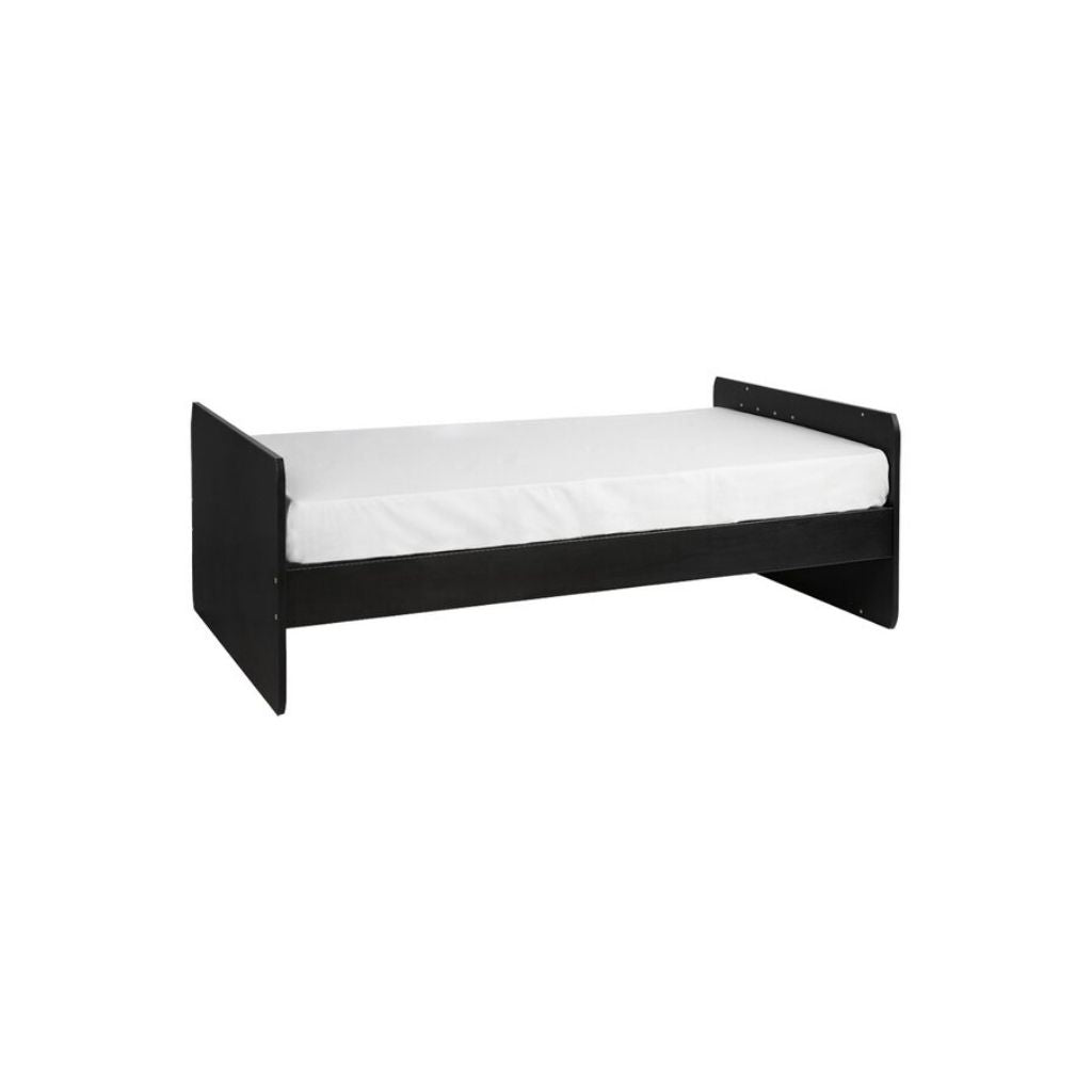 Transland Meegroeibed Steffi zwart
 L 120 x B 60 cm