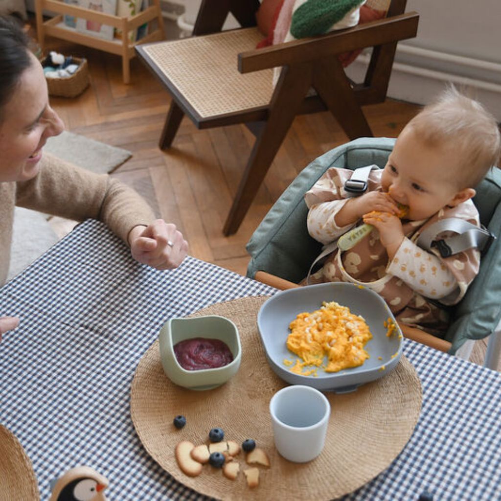 Béaba Set De Repas en silicone Couleur Galet - 4 Pièces
