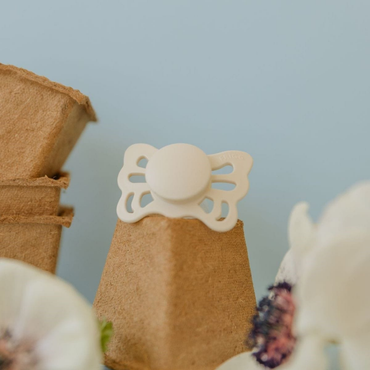 FRIGG Fopspeen + 0 maanden Butterfly silicone Portobello/Cream - 2 stuks