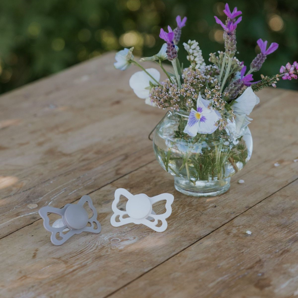 FRIGG Fopspeen + 6 maanden Butterfly silicone Portobello/Cream - 2 stuks