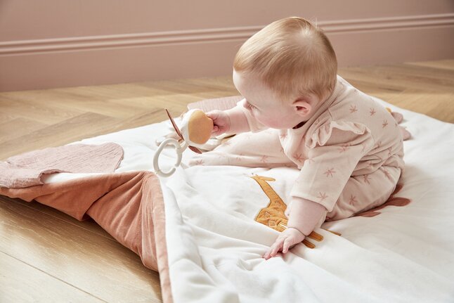 Noukie's Tapis de jeu Popsie, Gigi & Louli écru/rose poudré