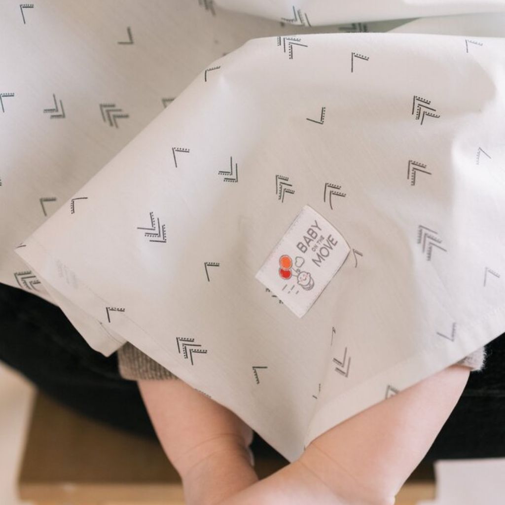 Baby on the Move Châle/écharpe d'allaitement Mountains Views gris