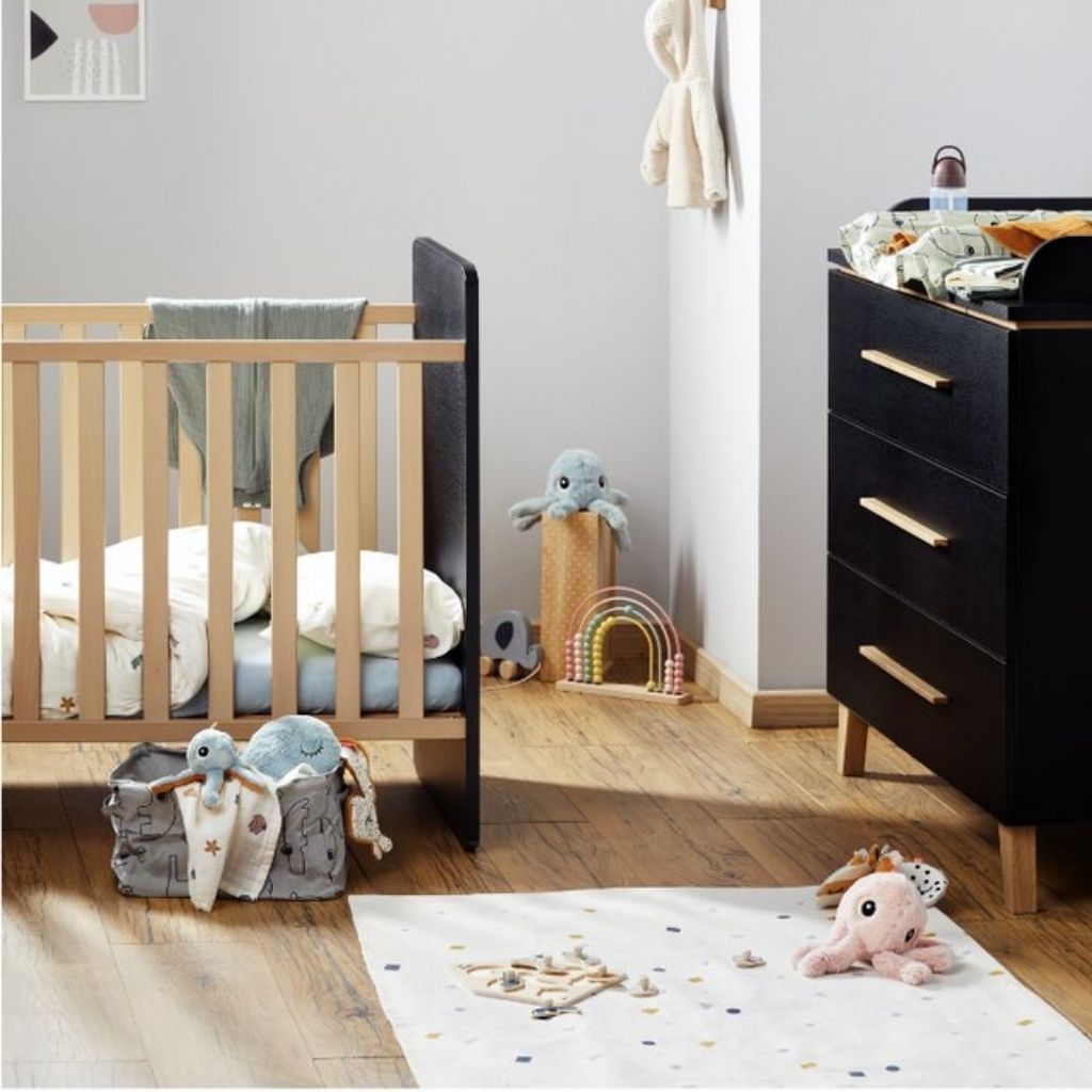 Transland Meegroeibed Steffi zwart
 L 120 x B 60 cm