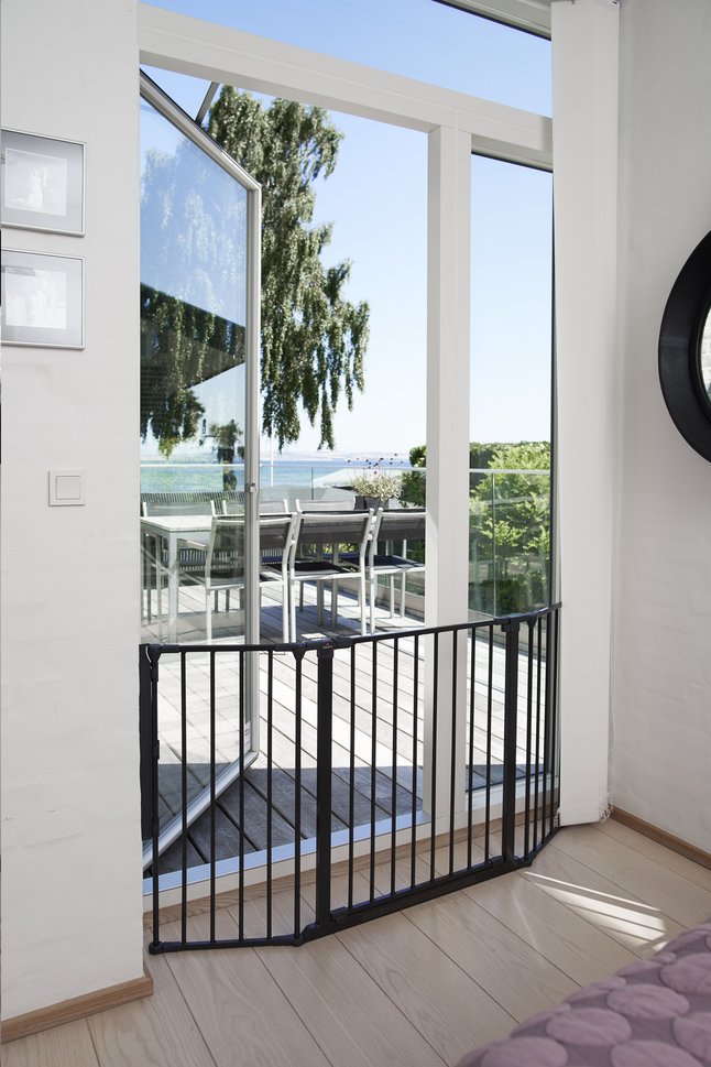 BabyDan Veiligheidshek Olaf XX Wide zwart