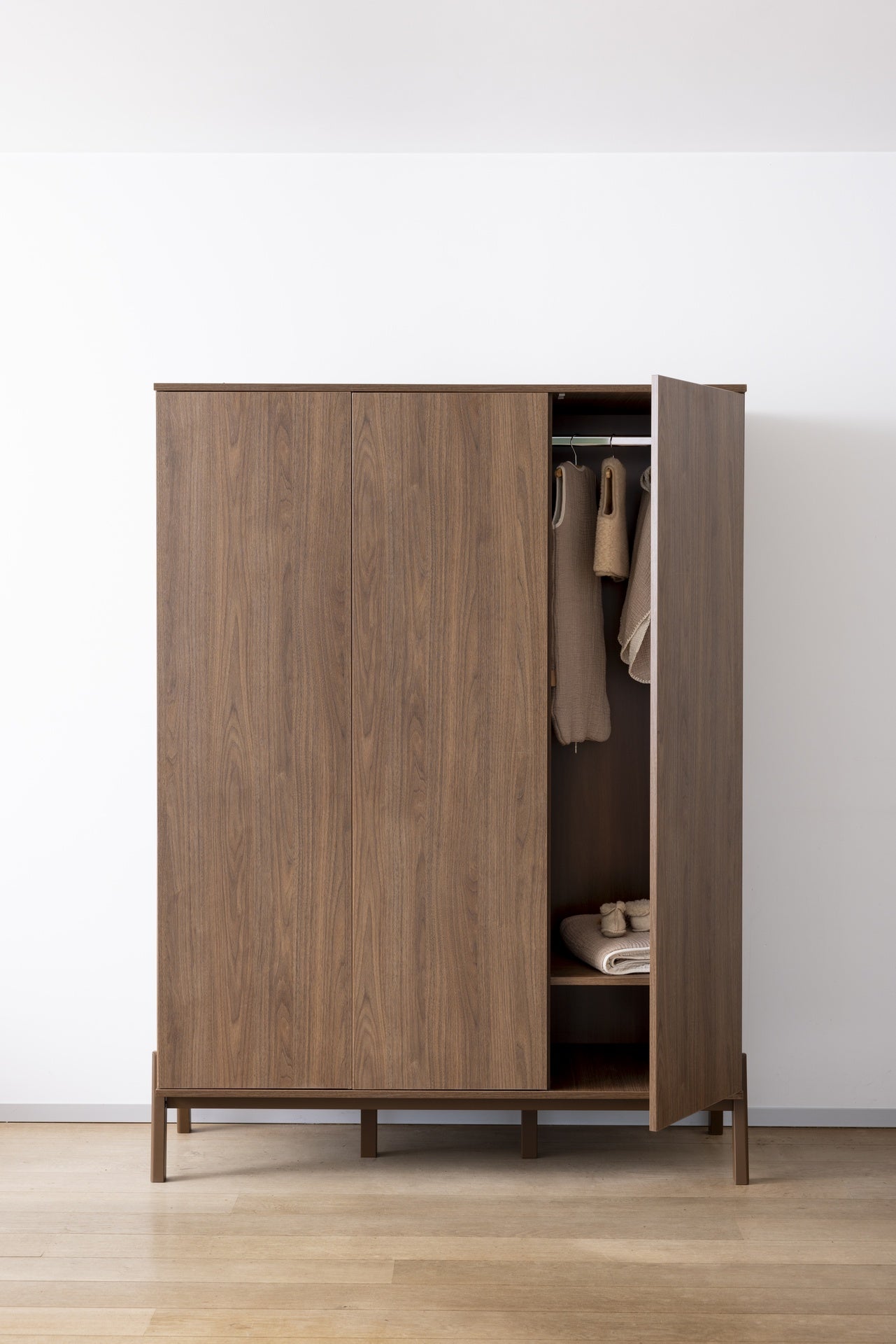 Quax Chambre de bébé 3 pièces (lit L 120 x Lg 60 cm + commode avec rallonge + armoire 3 portes) Ashi Chestnut