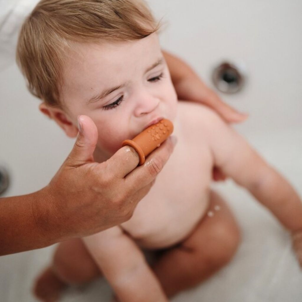 Mushie Brosse à dents de doigt Sand/Clay - 2 pièces