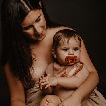 Suavinex Fopspeenhouder Essence roodbruin