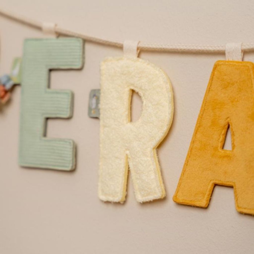 Little Dutch Slinger Letter R