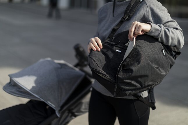 Thule 3-in-1 Kinderwagen Sleek + verzorgingsrugzak + meerijplankje Midnight Black