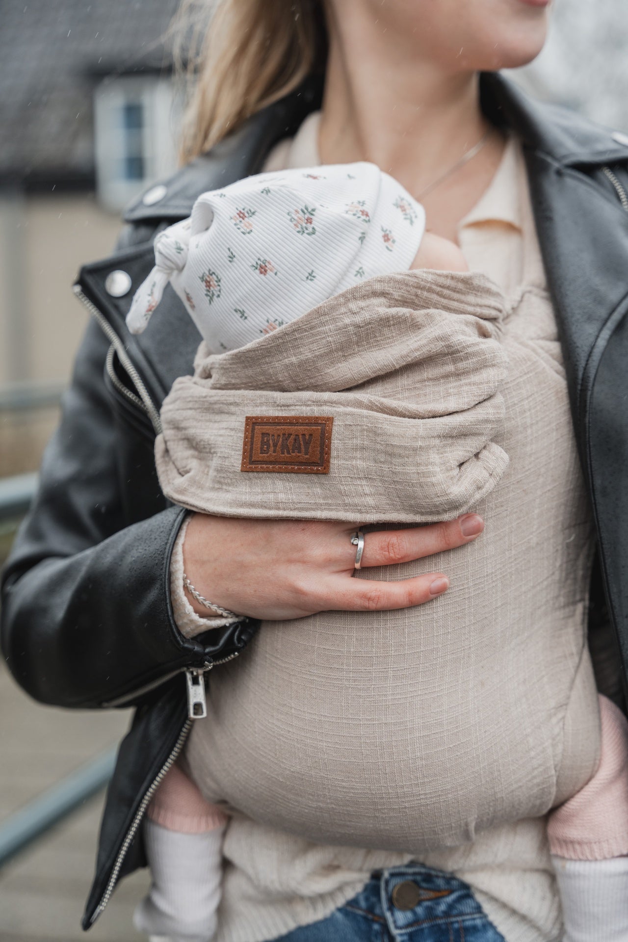 ByKay Porte-bébé combiné Click Carrier Classic Pro Mocca Muslin