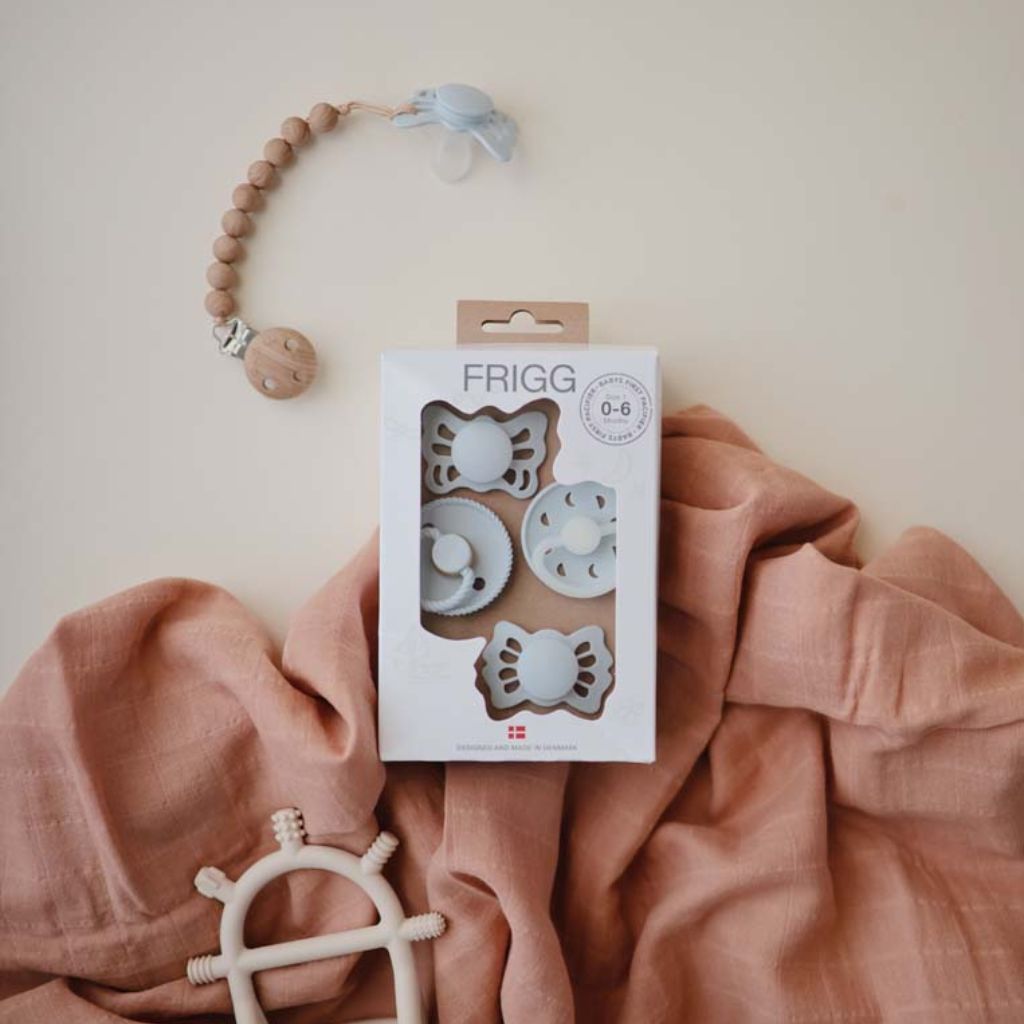 FRIGG Fopspeen 0 - 6 maanden Baby’s First pacifier - Moonlight Sailing Powder Blue - 4 stuks