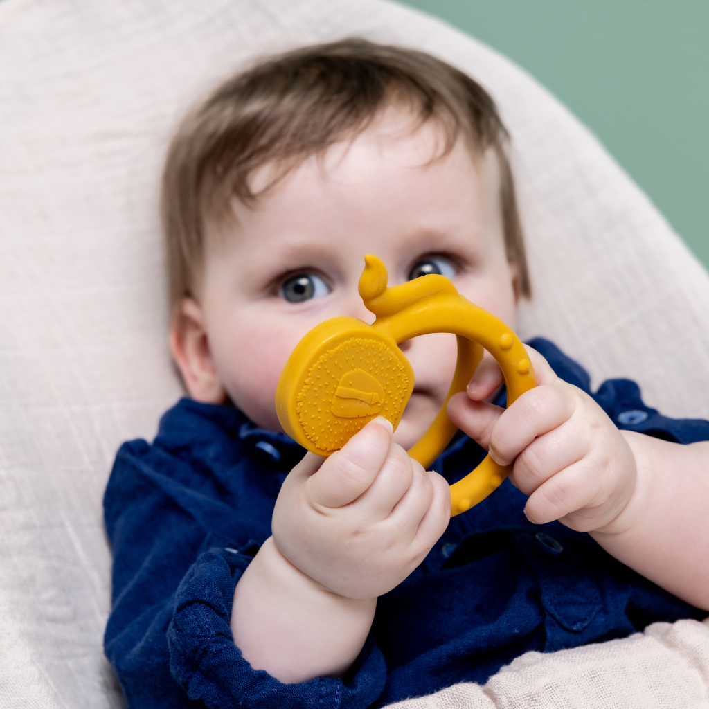 Trixie Baby Anneau de dentition sensoriel Mr. Lion jaune