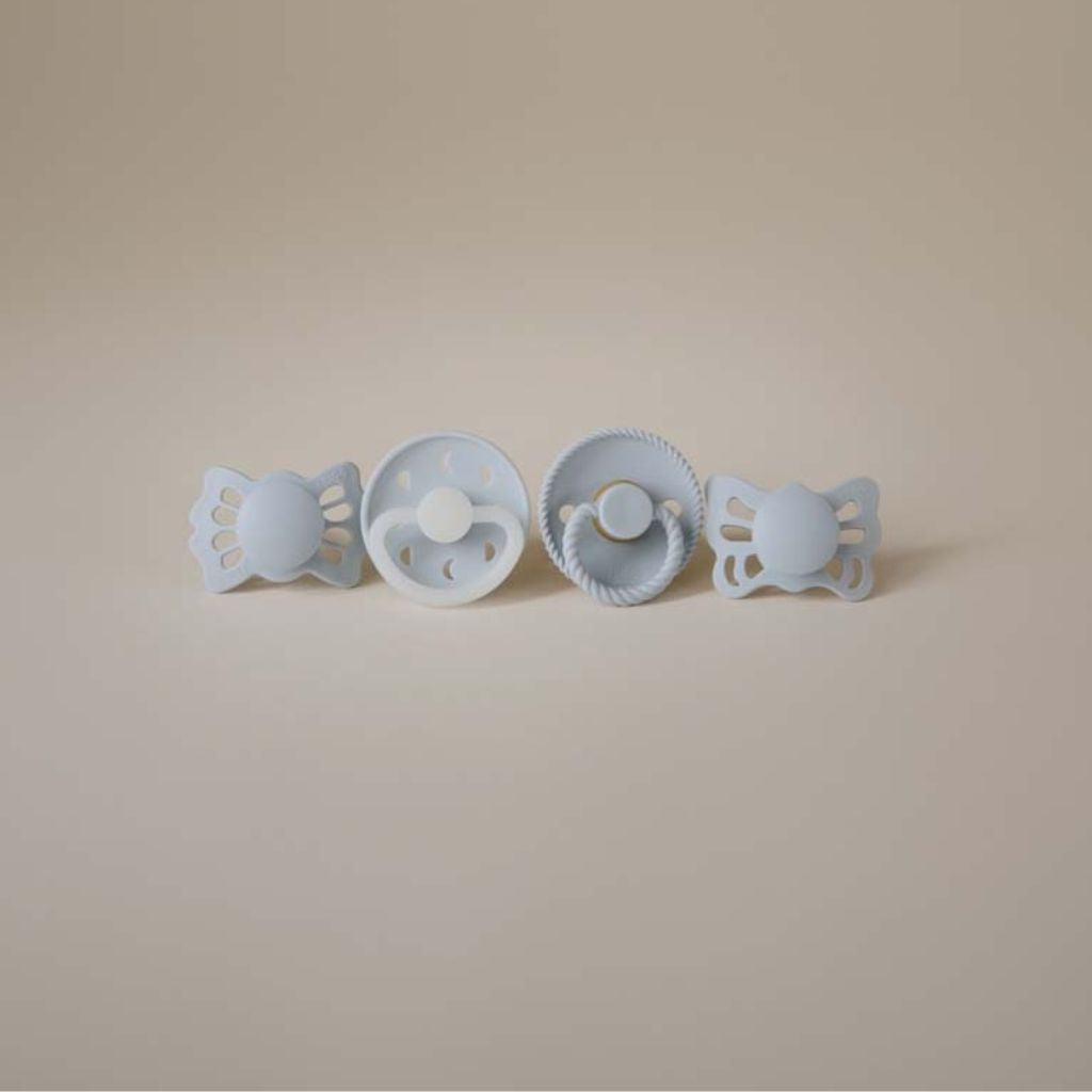 FRIGG Fopspeen 0 - 6 maanden Baby’s First pacifier - Moonlight Sailing Powder Blue - 4 stuks