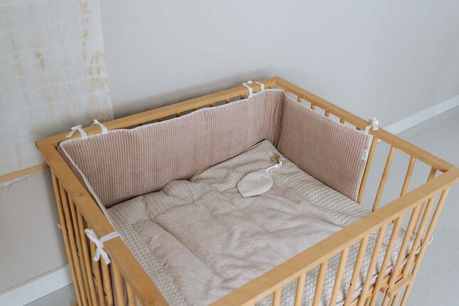 Koeka Bed-/Parkomranding Vik Grey Pink