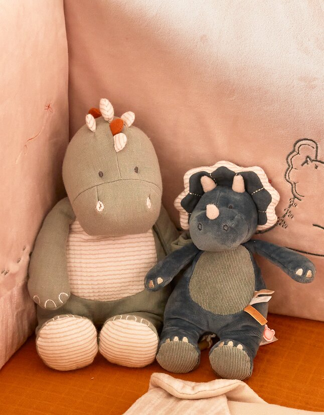 Noukie's Peluche musicale Tiga, Stegi & Ops - Stegi 20 cm