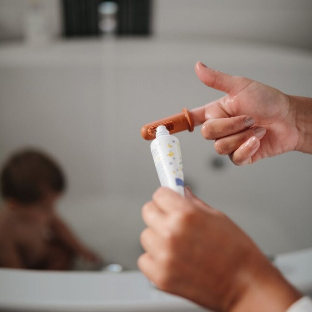 Mushie Brosse à dents de doigt Sand/Clay - 2 pièces