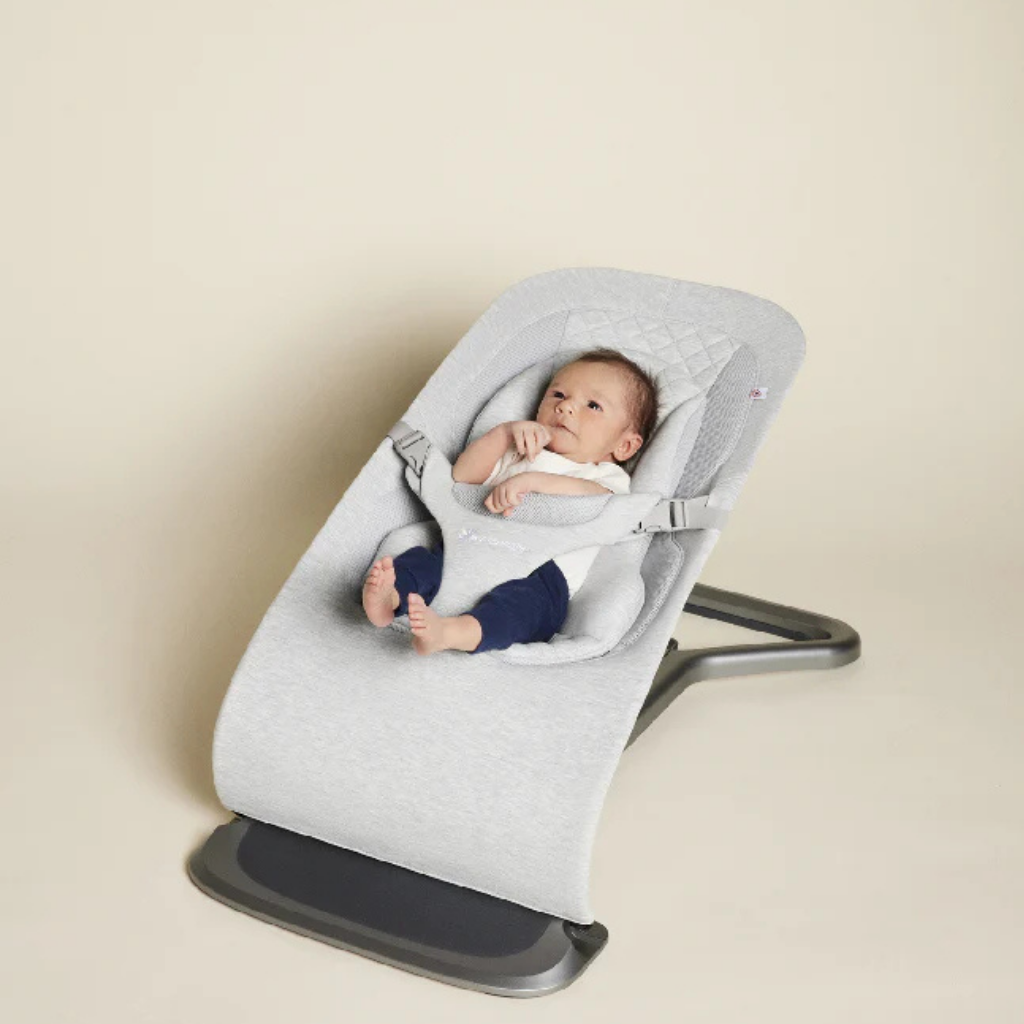 ERGObaby Relax + speelboog Evolve Light Grey