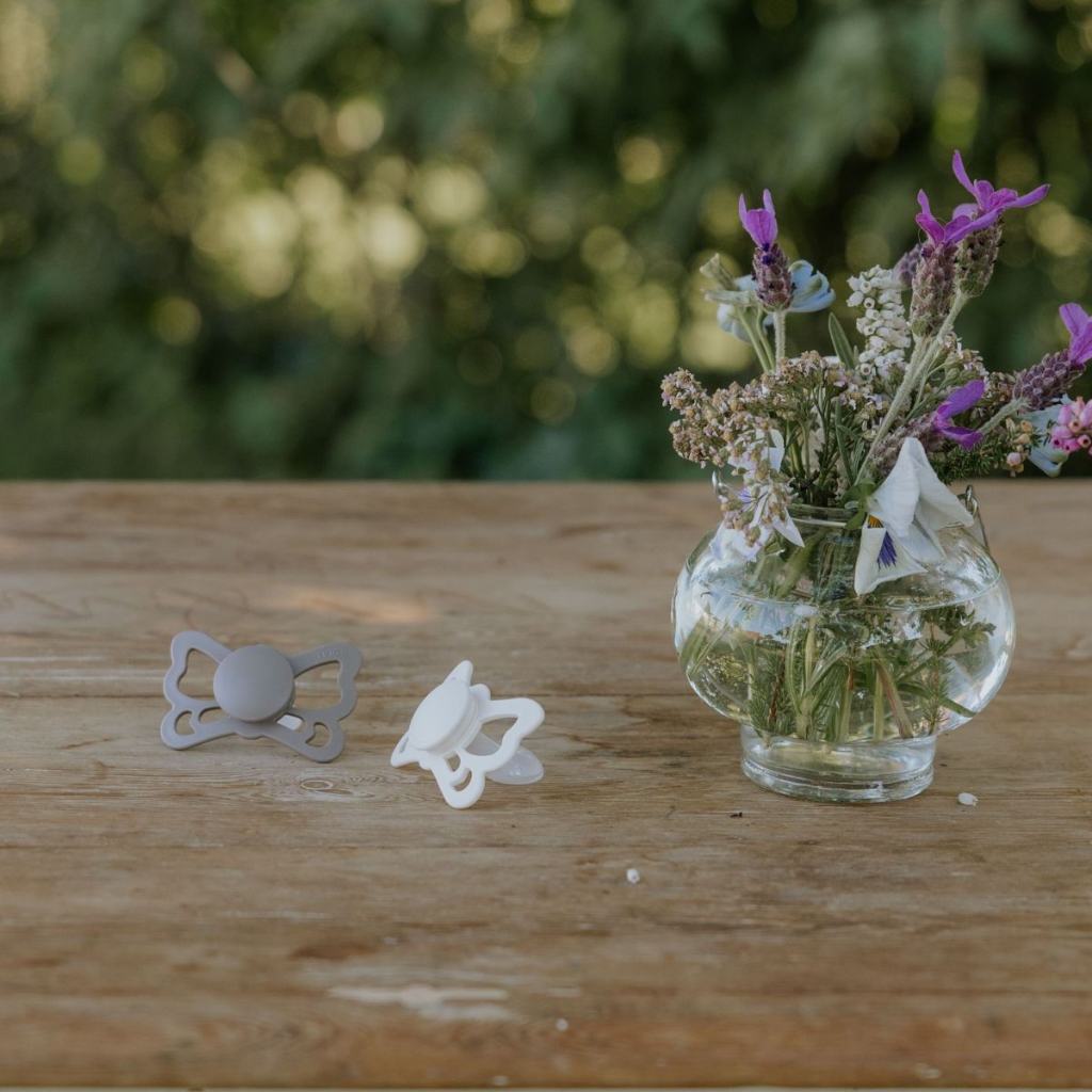 FRIGG Fopspeen + 6 maanden Butterfly silicone Portobello/Cream - 2 stuks