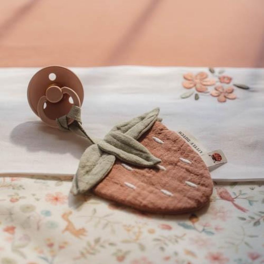 Little Dutch Fopspeendoekje Aardbei rood/groen