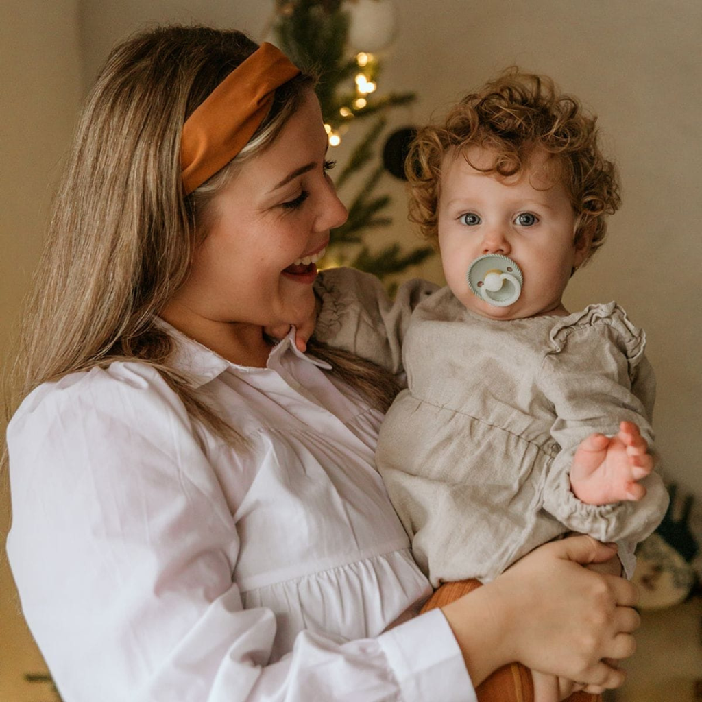 FRIGG Fopspeen 6 - 18 maanden Rope Night latex Stone Blue/Sage - 2 stuks