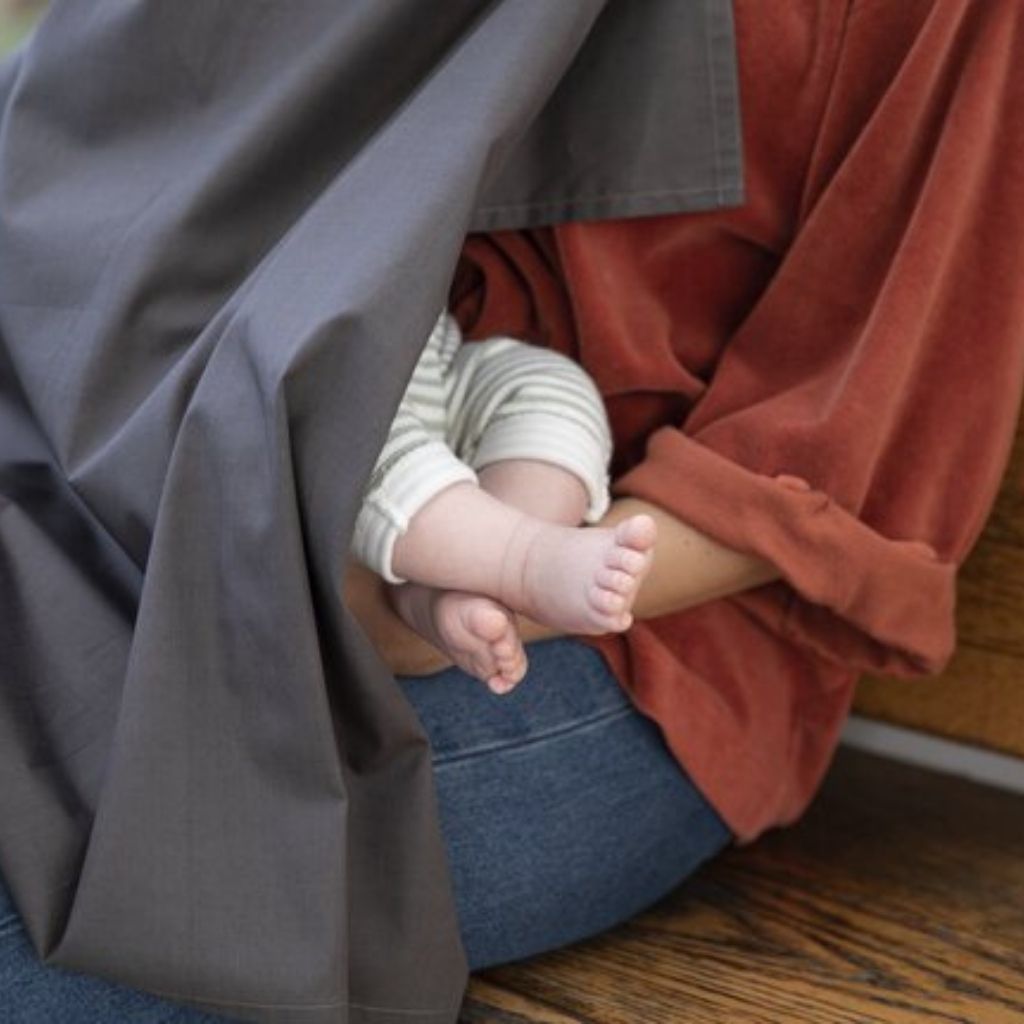 Baby on the Move Châle/écharpe d'allaitement Nursing Cocoon Epic Grey