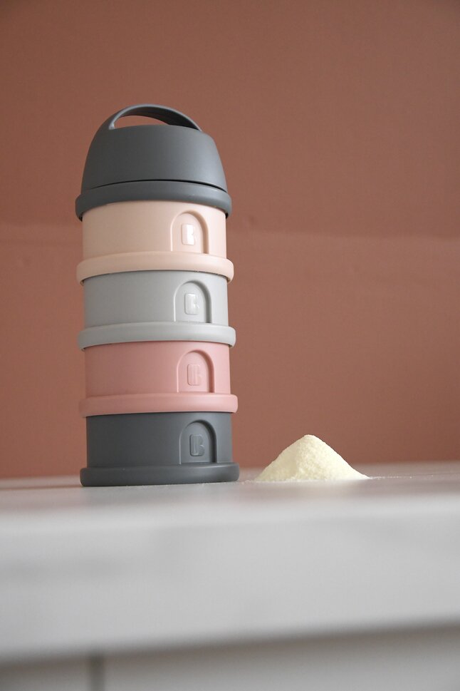 Béaba Doseerdoos voor poedermelk 4 compartimenten Mineral Gray/Pink