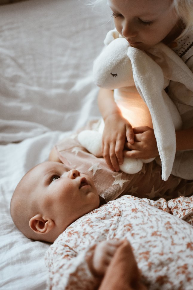 Moonie Knuffel met licht en geluid The Humming Friend Cream
