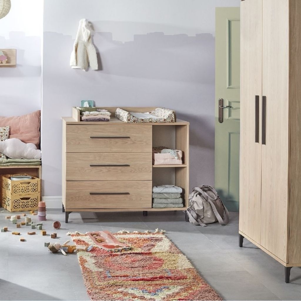 Transland Chambre de bébé 3 pièces (lit évolutif + commode + armoire 2 portes et étagères ouvertes) Niel