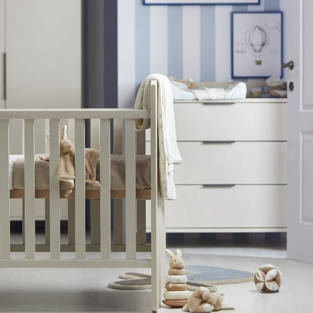 Transland Chambre de bébé 3 pièces (lit évolutif + commode + armoire 2 portes) Jessie beige