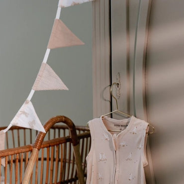 Little Dutch Guirlande avec drapeaux Newborn Naturals Baby Bunny