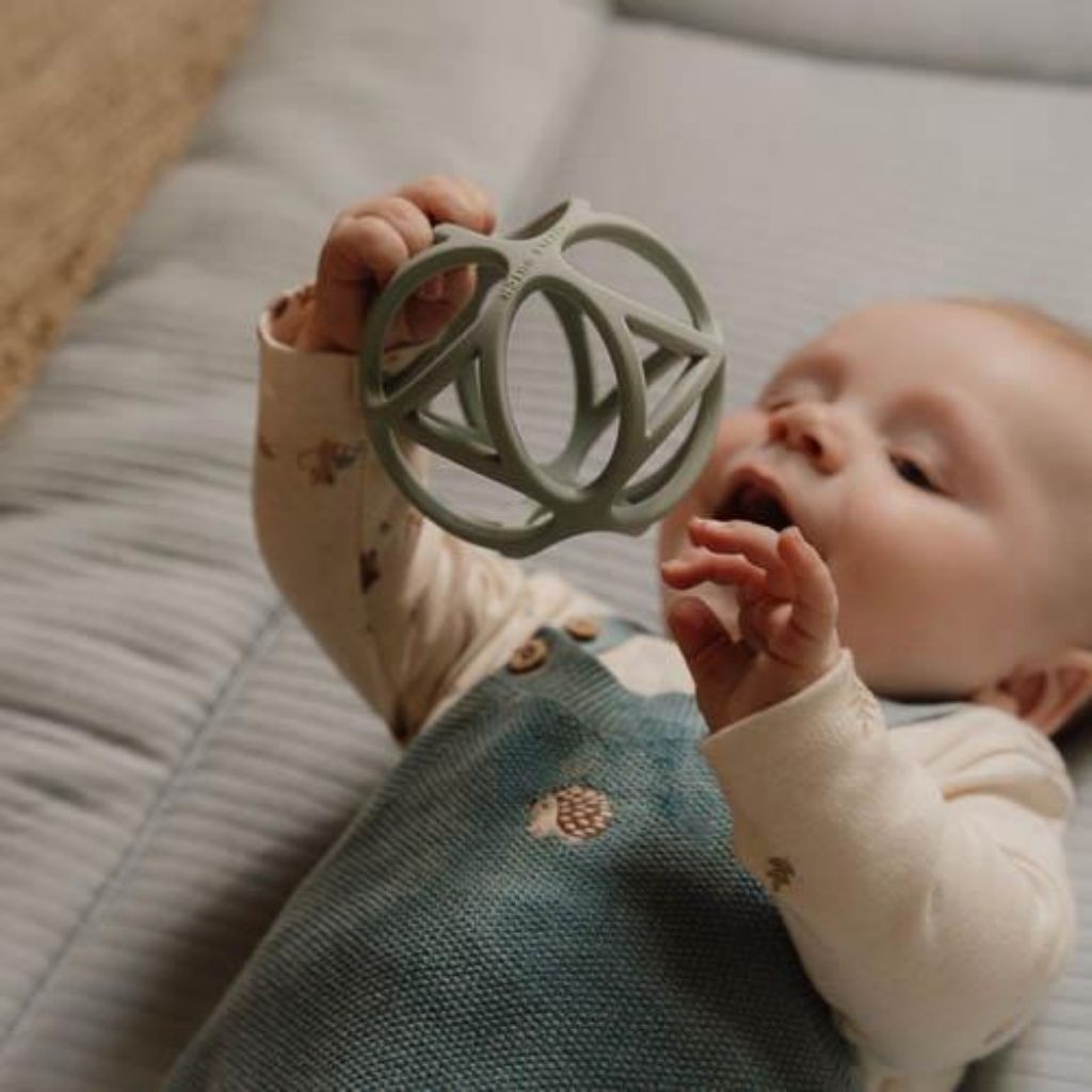 Little Dutch Jouet d'activite Balle de prehension vert