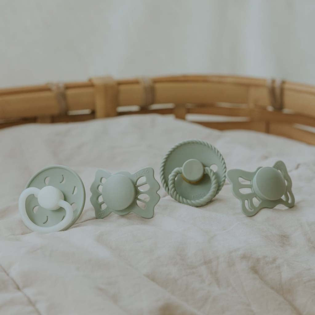 FRIGG Fopspeen 0 - 6 maanden Baby’s First pacifier - Moonlight Sailing Sage - 4 stuks