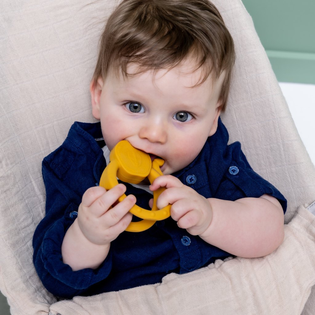 Trixie Baby Anneau de dentition sensoriel Mr. Lion jaune