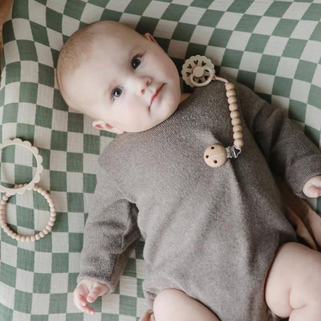 Frigg Fopspeen Latex Snowflake & Daisy M2 Beige/Bruin – 4 stuks