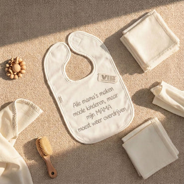 VIB Slabbetje "Alle Mama's Maken Mooie Kinderen" White