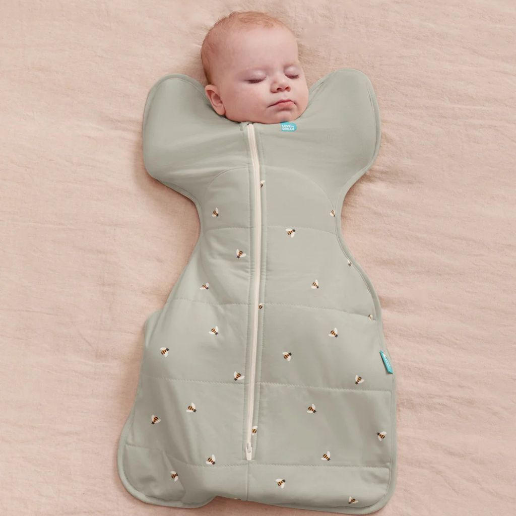 Love to Dream Sac d'emmaillotage / Sac De Couchage Swaddle Up™ Quilted TOG 2,5 Olive Bees 57 cm