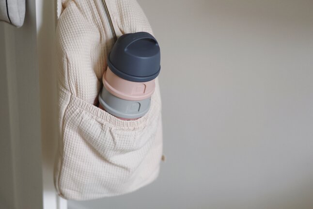 Béaba Doseerdoos voor poedermelk 4 compartimenten Mineral Gray/Pink