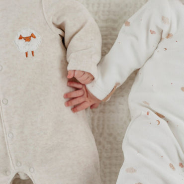 Noukie's Set van 2 pyjamas in Fluweel Fluffy  uniseks