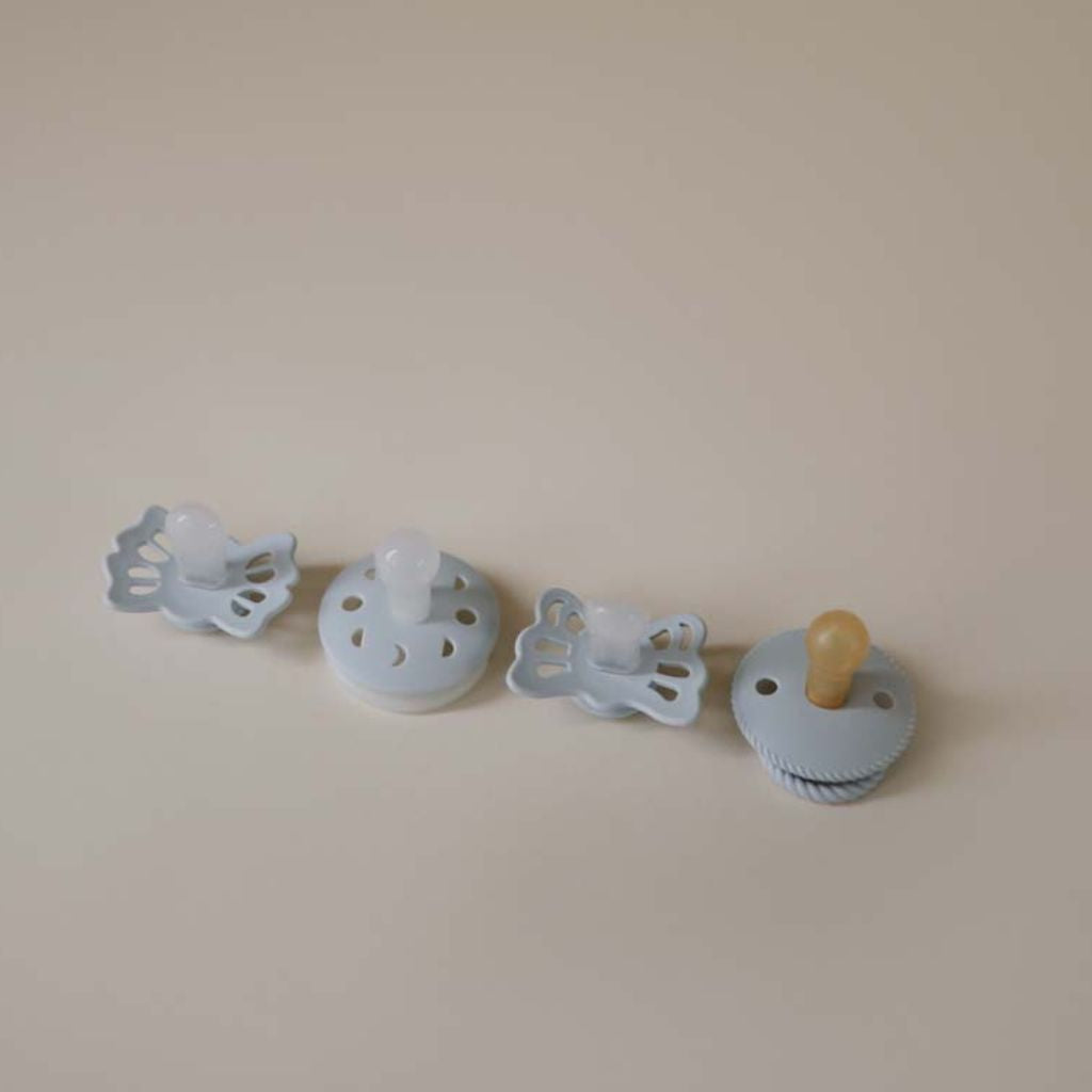 FRIGG Fopspeen 0 - 6 maanden Baby’s First pacifier - Moonlight Sailing Powder Blue - 4 stuks