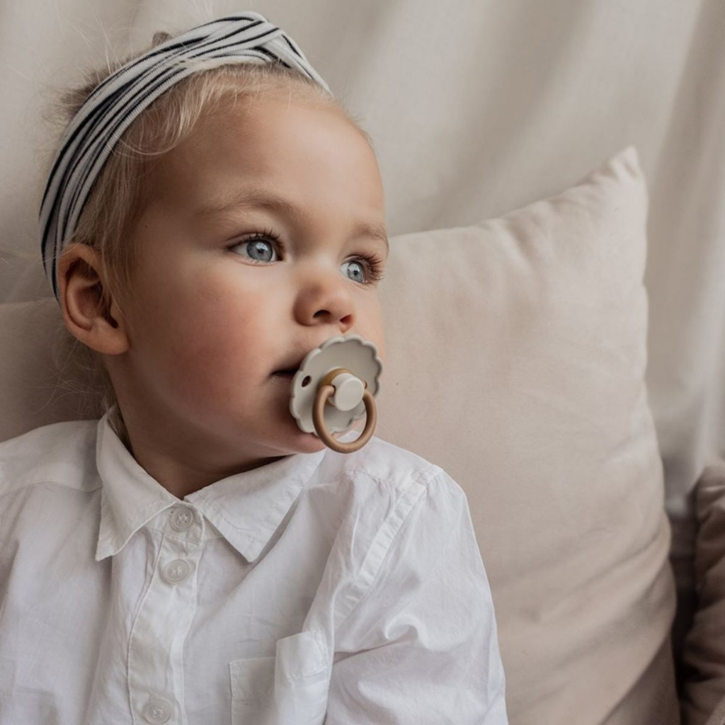 FRIGG Fopspeen 6 - 18 maanden Daisy Blooming latex Desert/Cream - 2 stuks