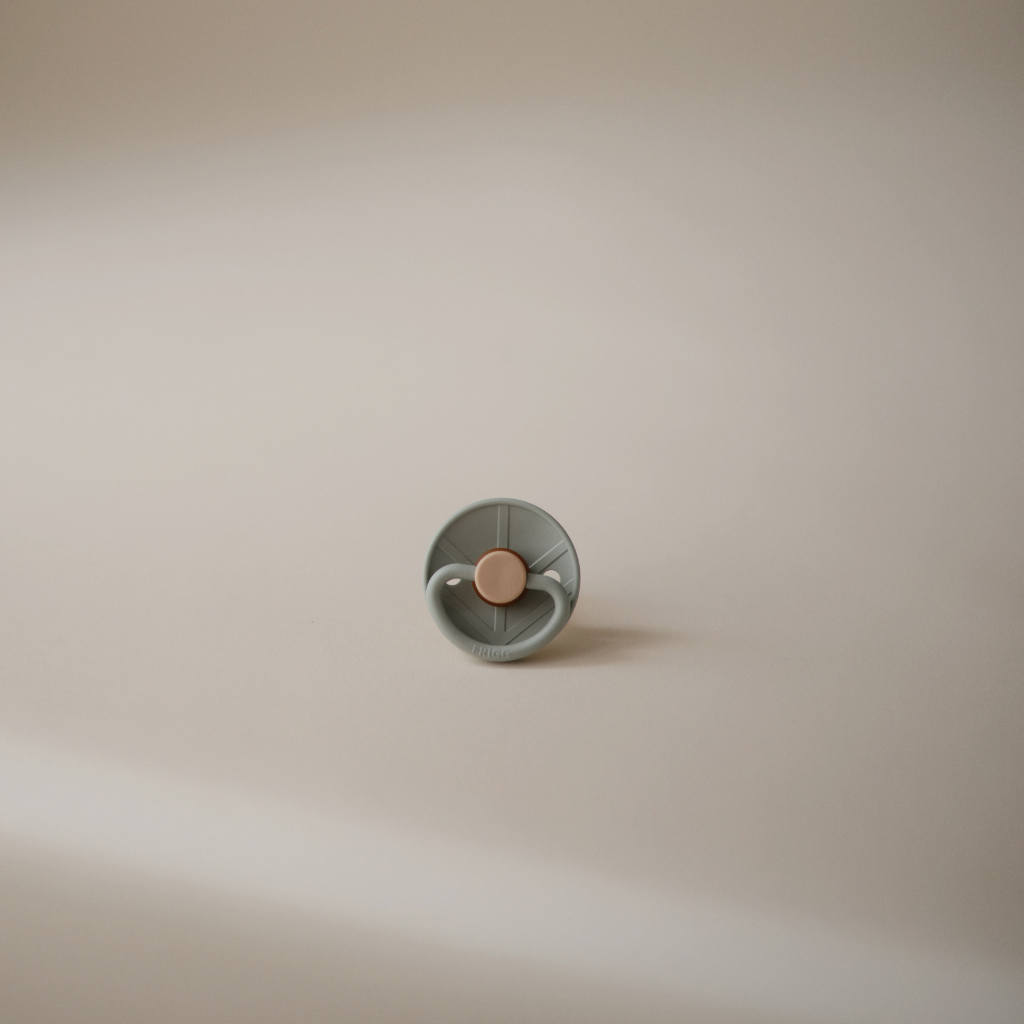 FRIGG Fopspeen + 0 maanden Little Viking latex Sage/Olive - 2 stuks