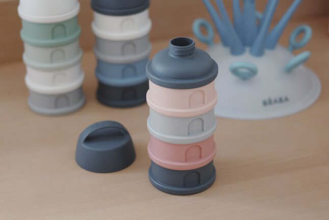 Béaba Doseerdoos voor poedermelk 4 compartimenten Mineral Gray/Pink