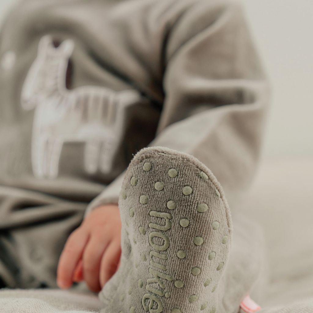 Noukie's Pyjama velours kaki Sweet zebra unisexe