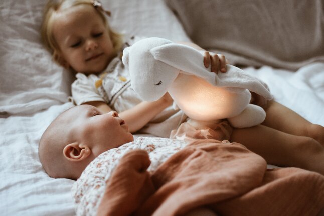 Moonie Knuffel met licht en geluid The Humming Friend Silver