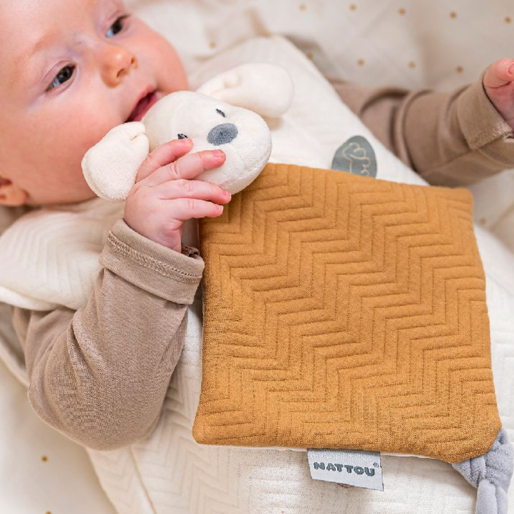 Nattou mini-doudou Charlie karamel jacquard