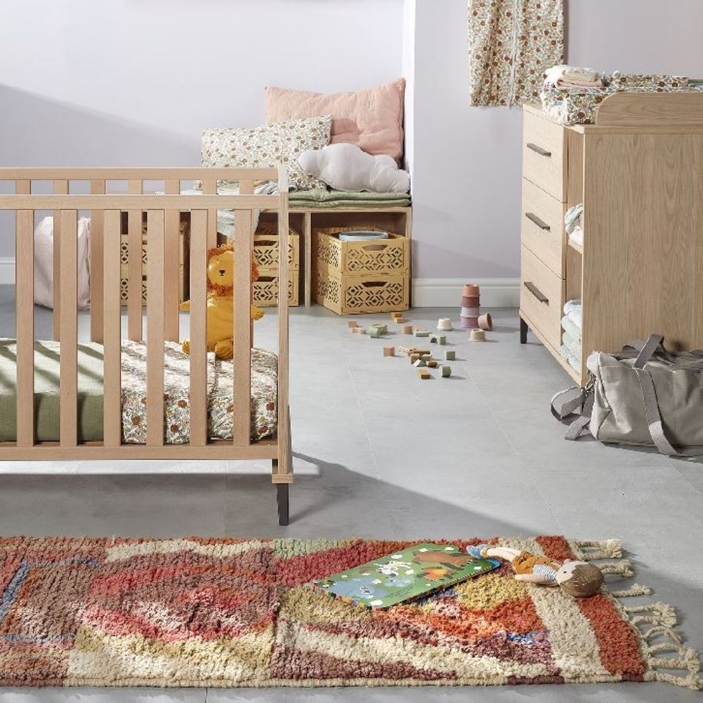 Transland Chambre de bébé 3 pièces (lit + commode + armoire 2 portes et étagères ouvertes) Niel