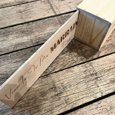 Dotti Wijnkist "Une boîte avec une question"/ "Veux-tu être ma marraine ?" FR