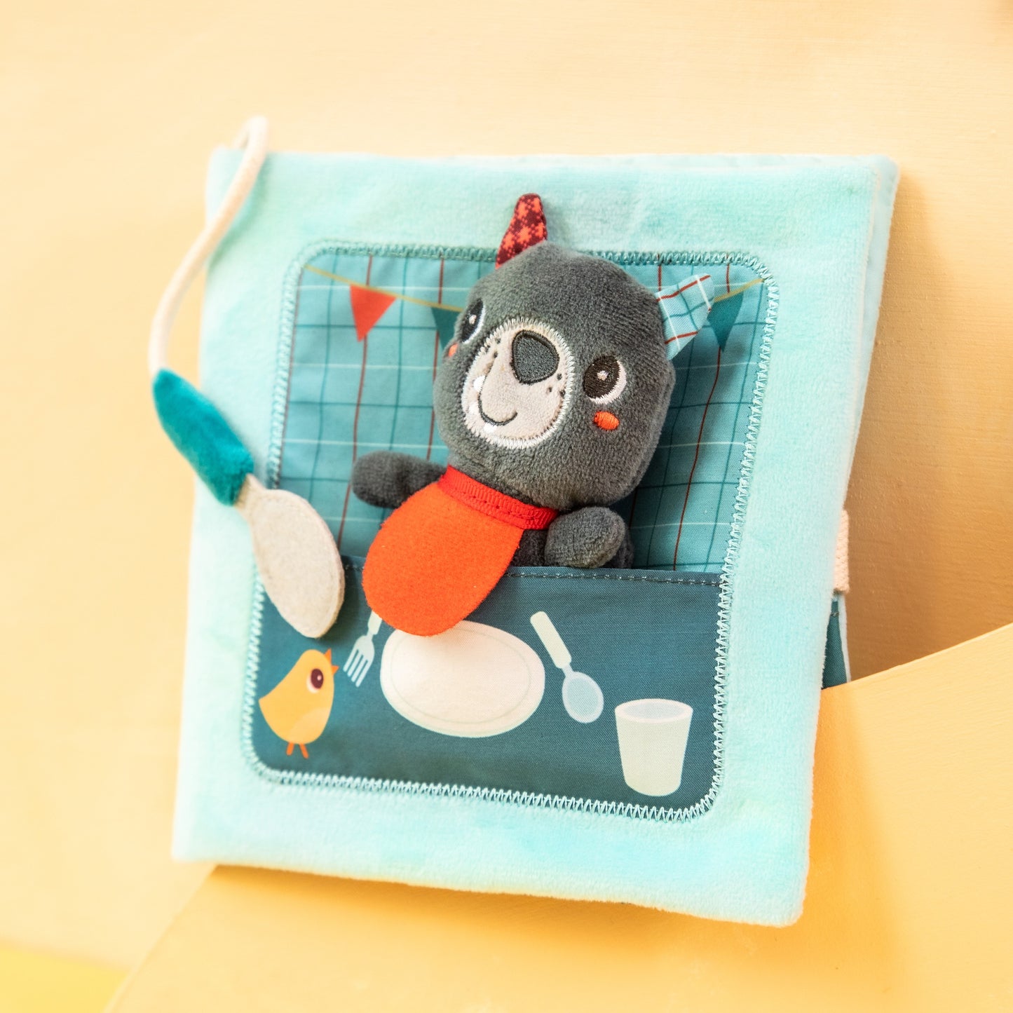 Livre Doudou Lilliputiens « Louis le Gourmand »