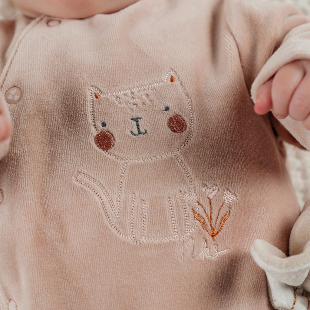 Noukie's Pyjama Fluweel Nappy cat  uniseks roze